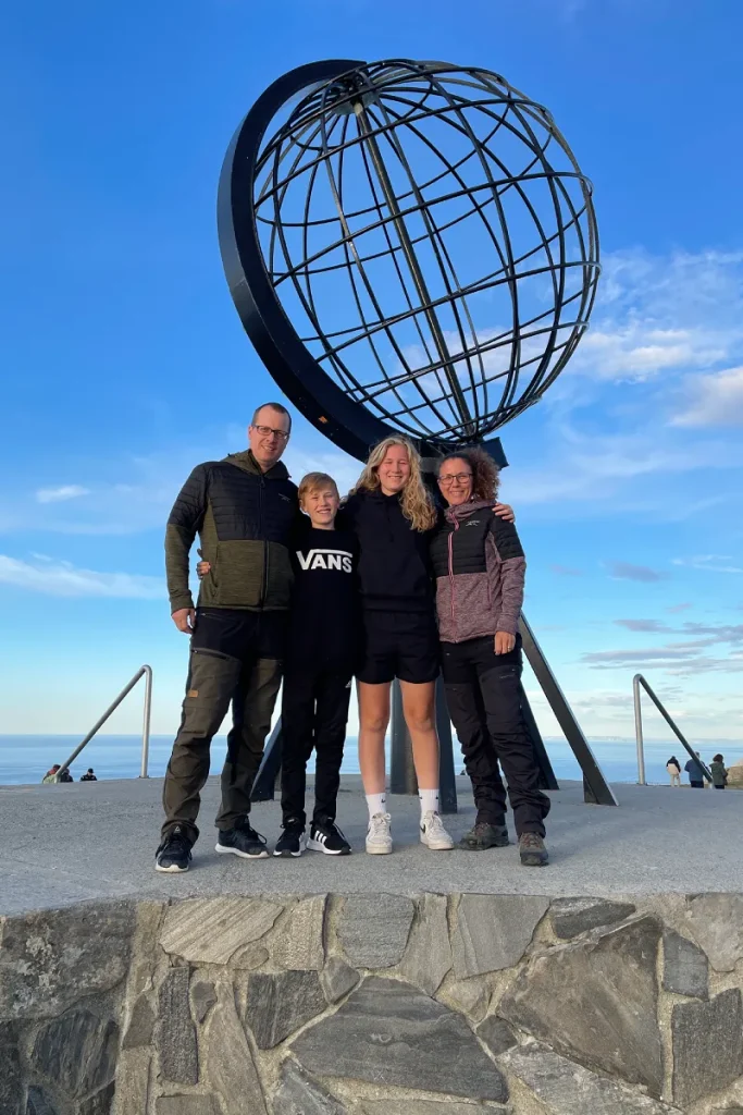 Nordkapp Kugel als Familie - hejanord